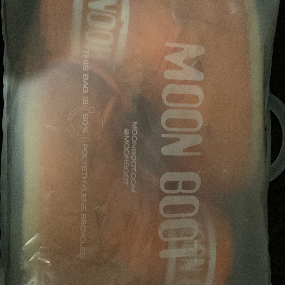Moon boots